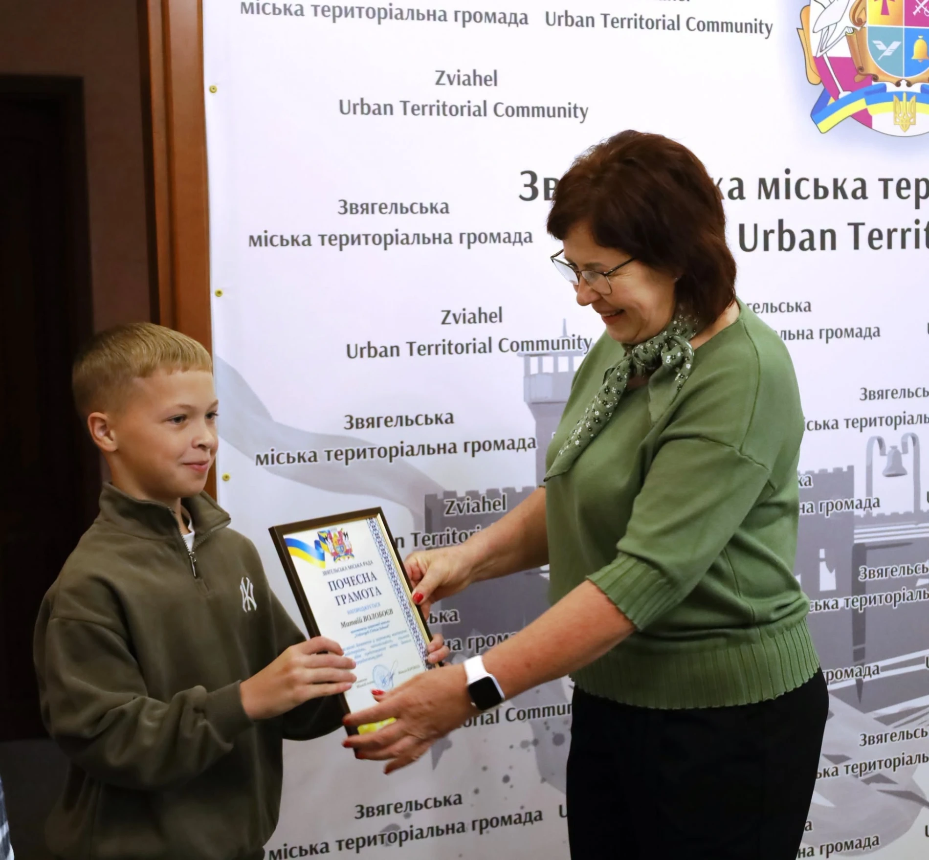 У Звягельській міській раді відзначили учасника шоу 