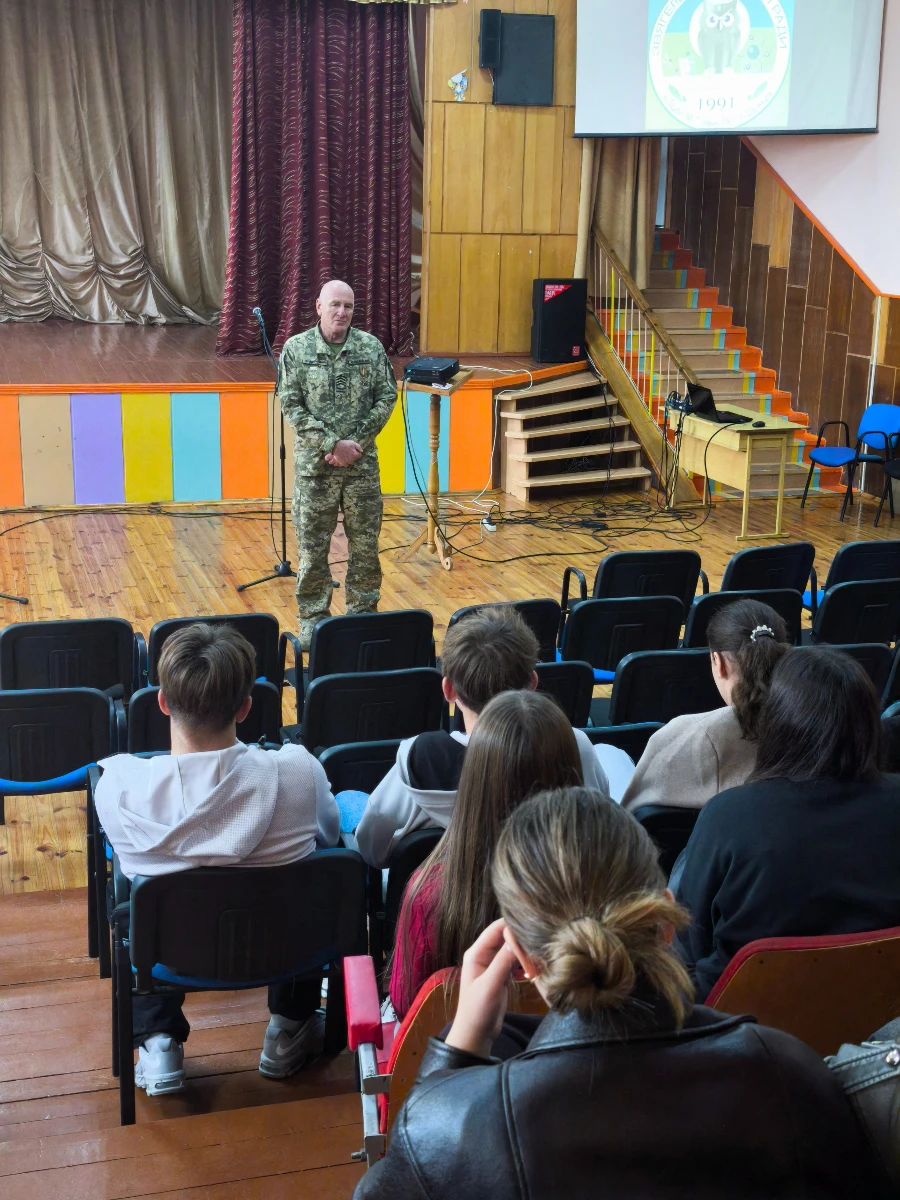 Дрони та такмед: як військові тренували школярів у Звягелі