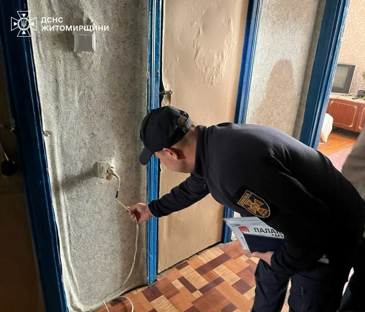 Майже 300 пожеж за 9 місяців: рятувальники перевіряють безпеку в оселях жителів Звягельщини