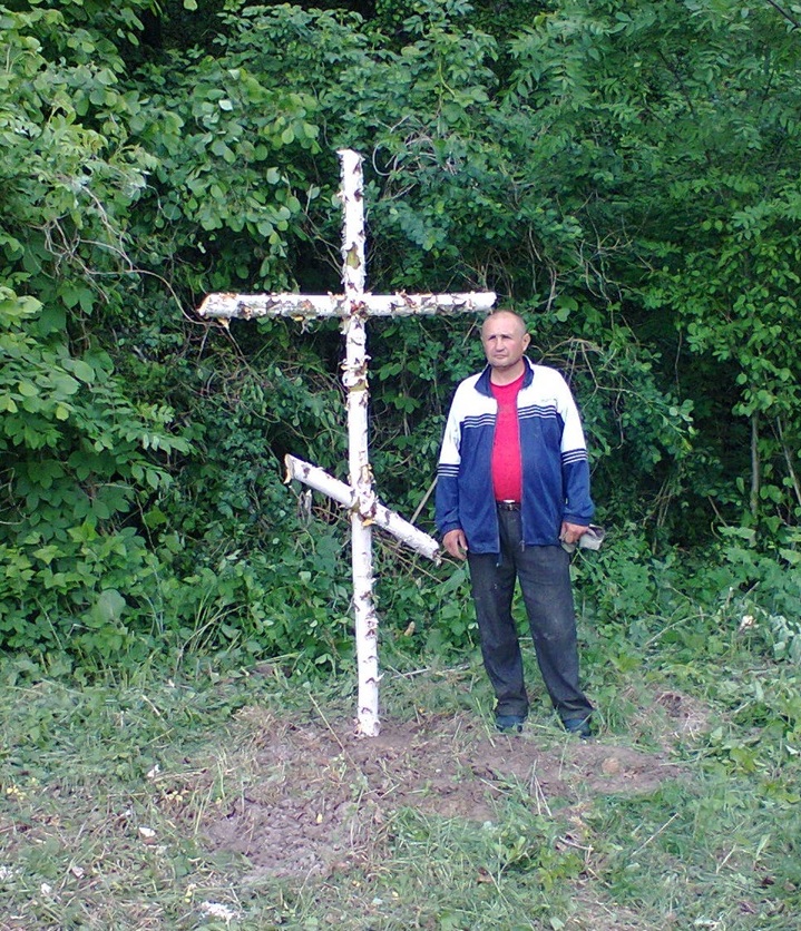 Тут поховані жертви Голодомору. Грузятин, 2006 р.