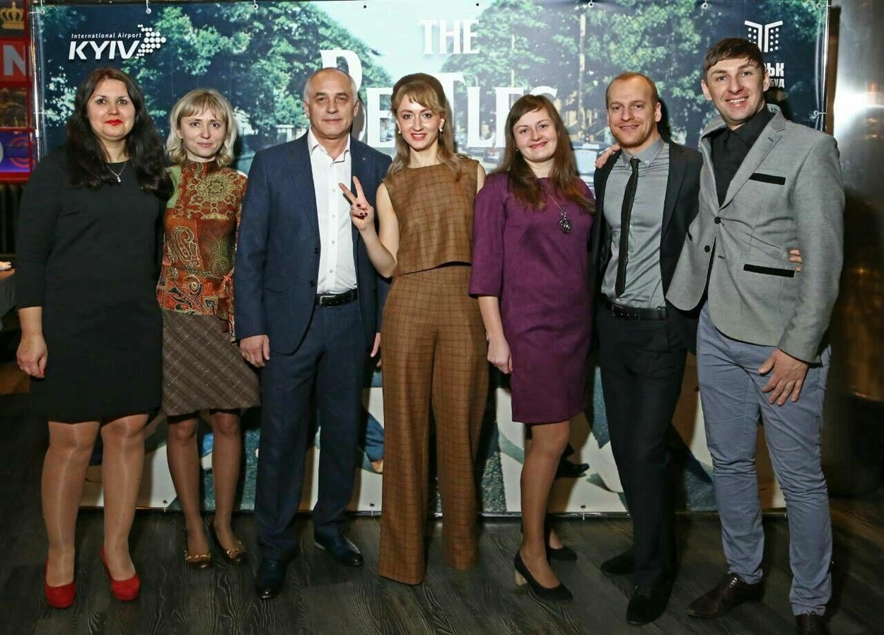 Віктор Романчук разом із командою фахівців міжнародного аеропорту "Київ" (Жуляни)