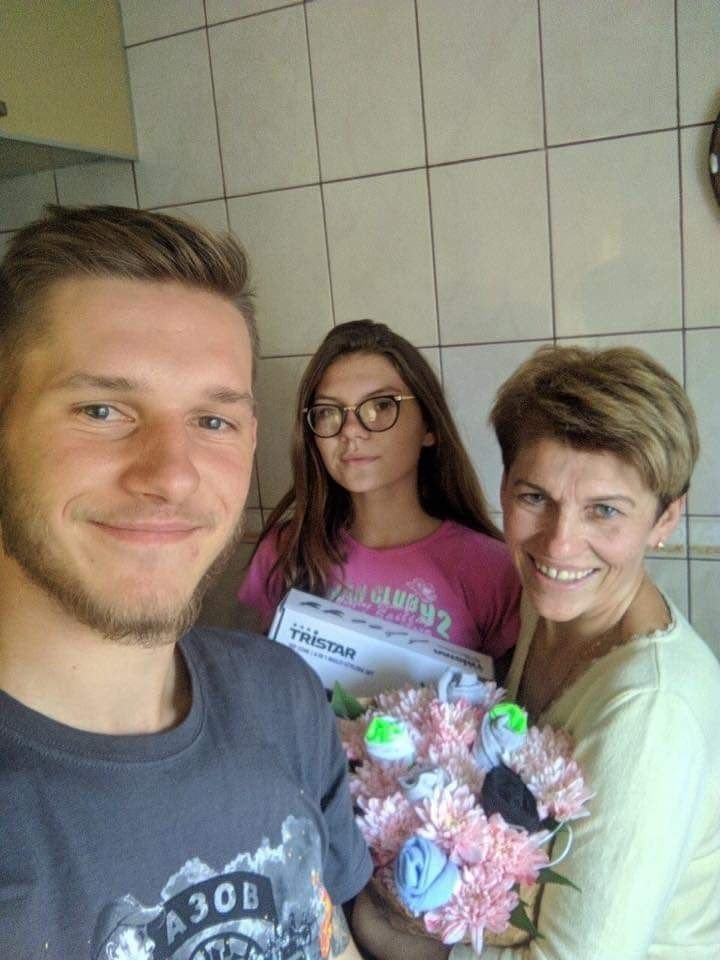 З мамою і сестрою
