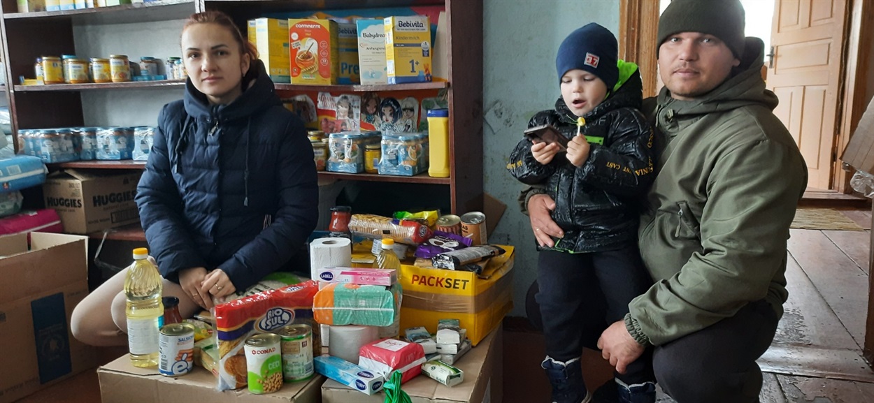 У продуктовому пункті видачі допомоги