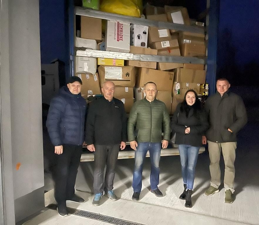 Чергова вантажівка із допомогою