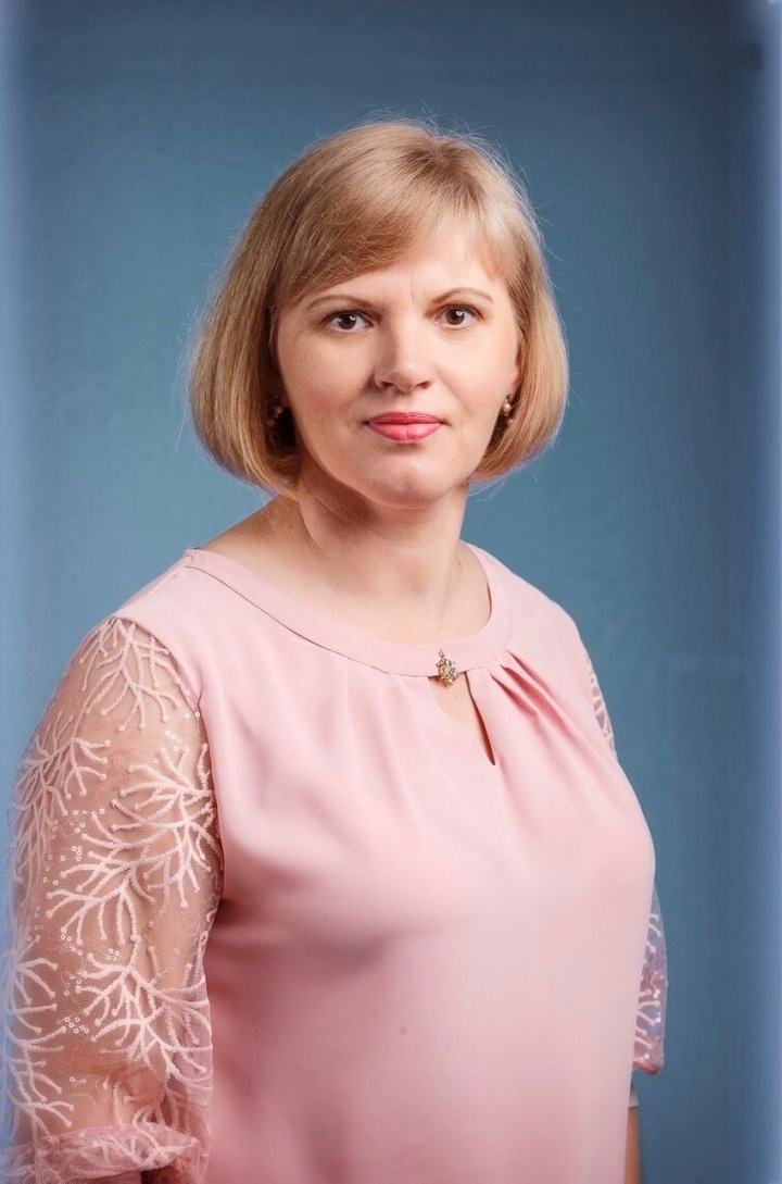 Тетяна Остаповець, вчителька української мови та літератури