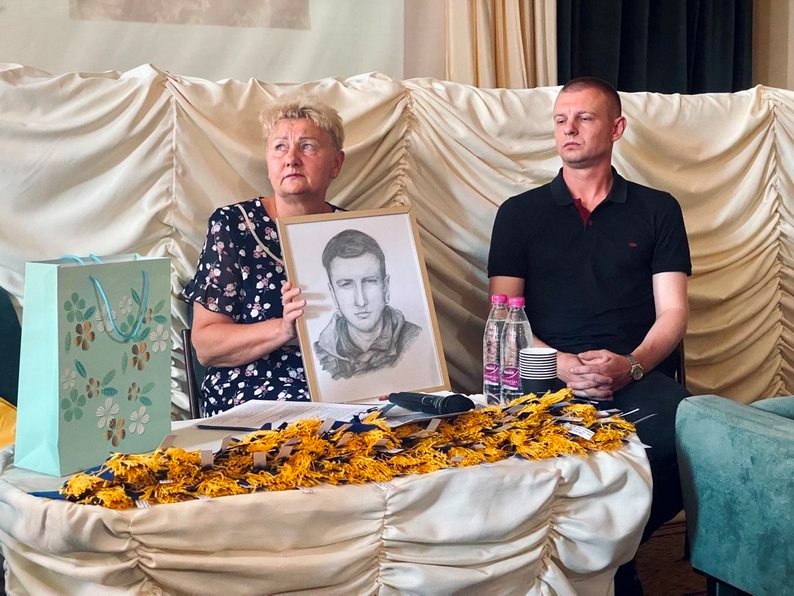 Мама Андрія Верхогляда та його брат Дмитро