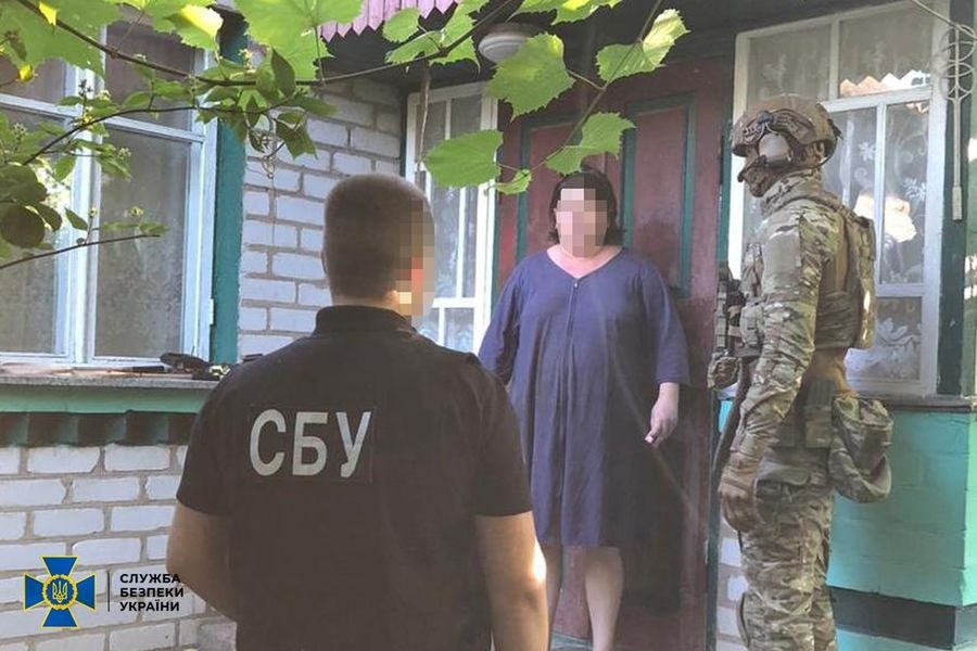 СБУ викрила переселенку на "зливі" ворогу розвідданих про ремонтні бази ЗСУ