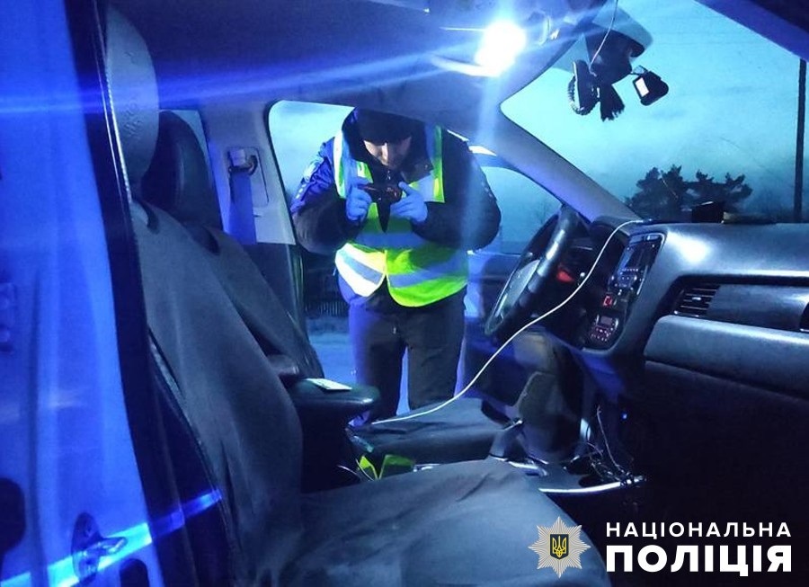 Водій на Звягельщині намагався підкупити правоохоронців