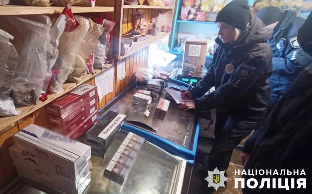 Продавала спиртне та цигарки сумнівної якості з власного будинку