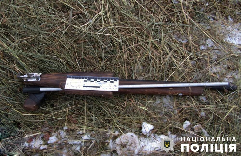 На Звягельщині поліцейські виявили у підозрілого перехожого "самопал"