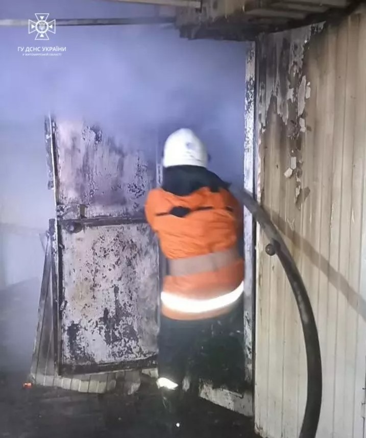 На території ринку у Звягелі горіли металеві кіоски