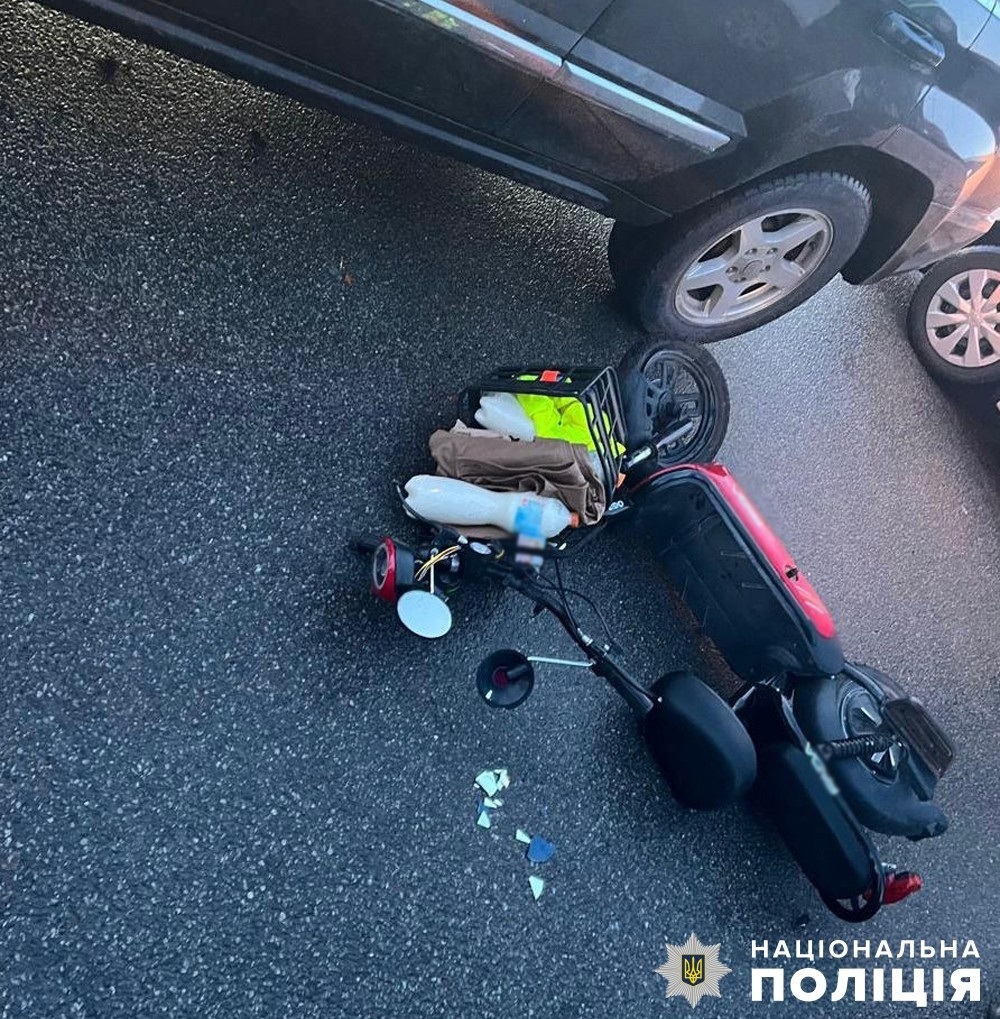 У Звягелі водій позашляховика не розминувся з велосипедисткою — жінку ушпиталили