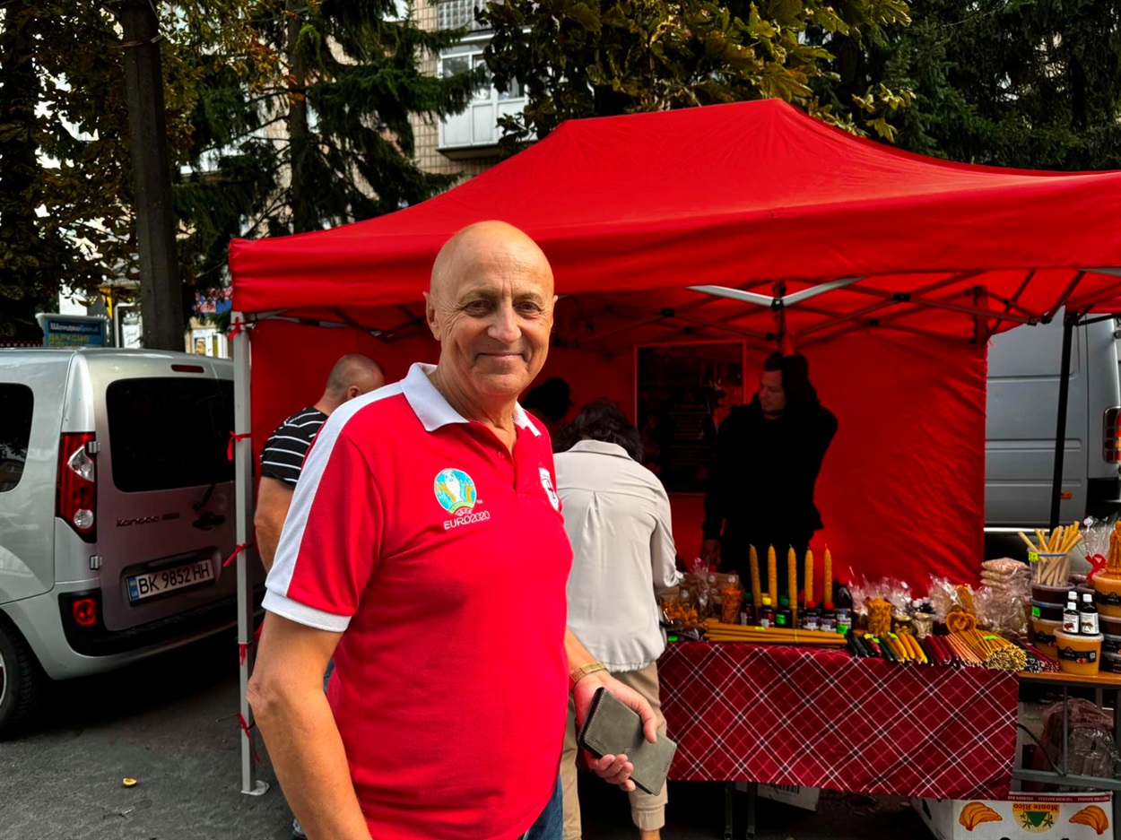 Відвідувач ярмарку пан Петро