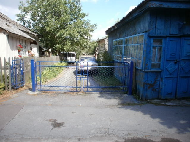 Подвір’я швейного ательє (будівля знесена), звідки починався другий провулок-прохід

