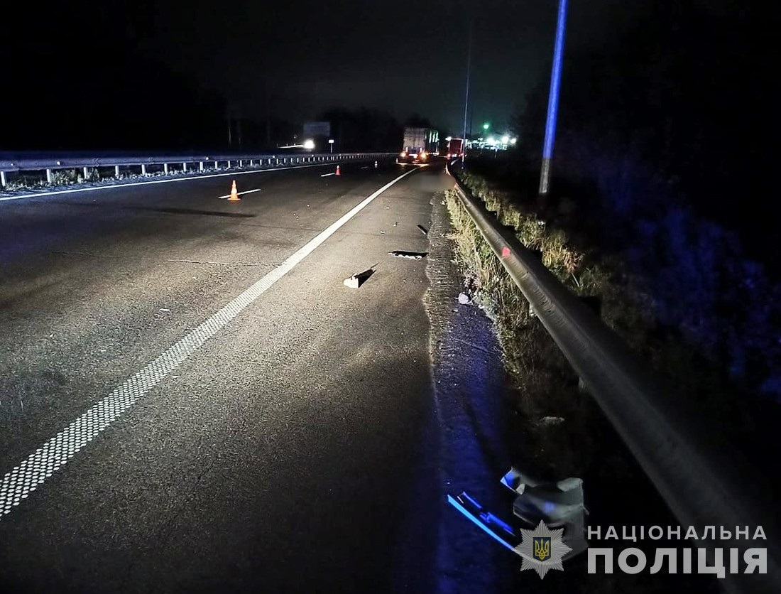 Фото місця ДТП на трасі Київ-Чоп, де сталася смертельна аварія у Звягельському районі