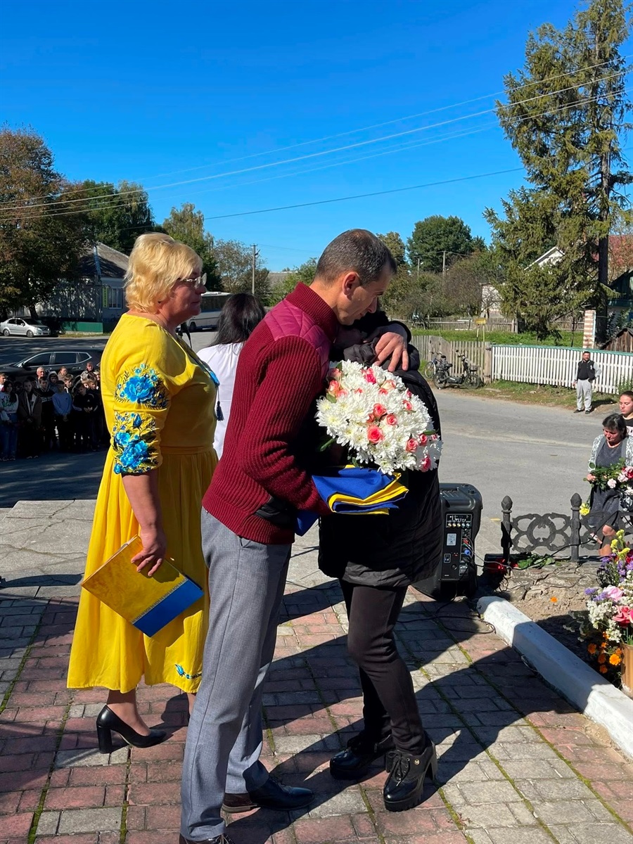 В Суслах та Івашківці на Алеях Слави Героїв додали банери з портретами загиблих воїнів