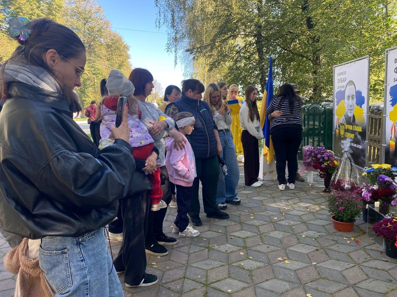 В Суслах та Івашківці на Алеях Слави Героїв додали банери з портретами загиблих воїнів