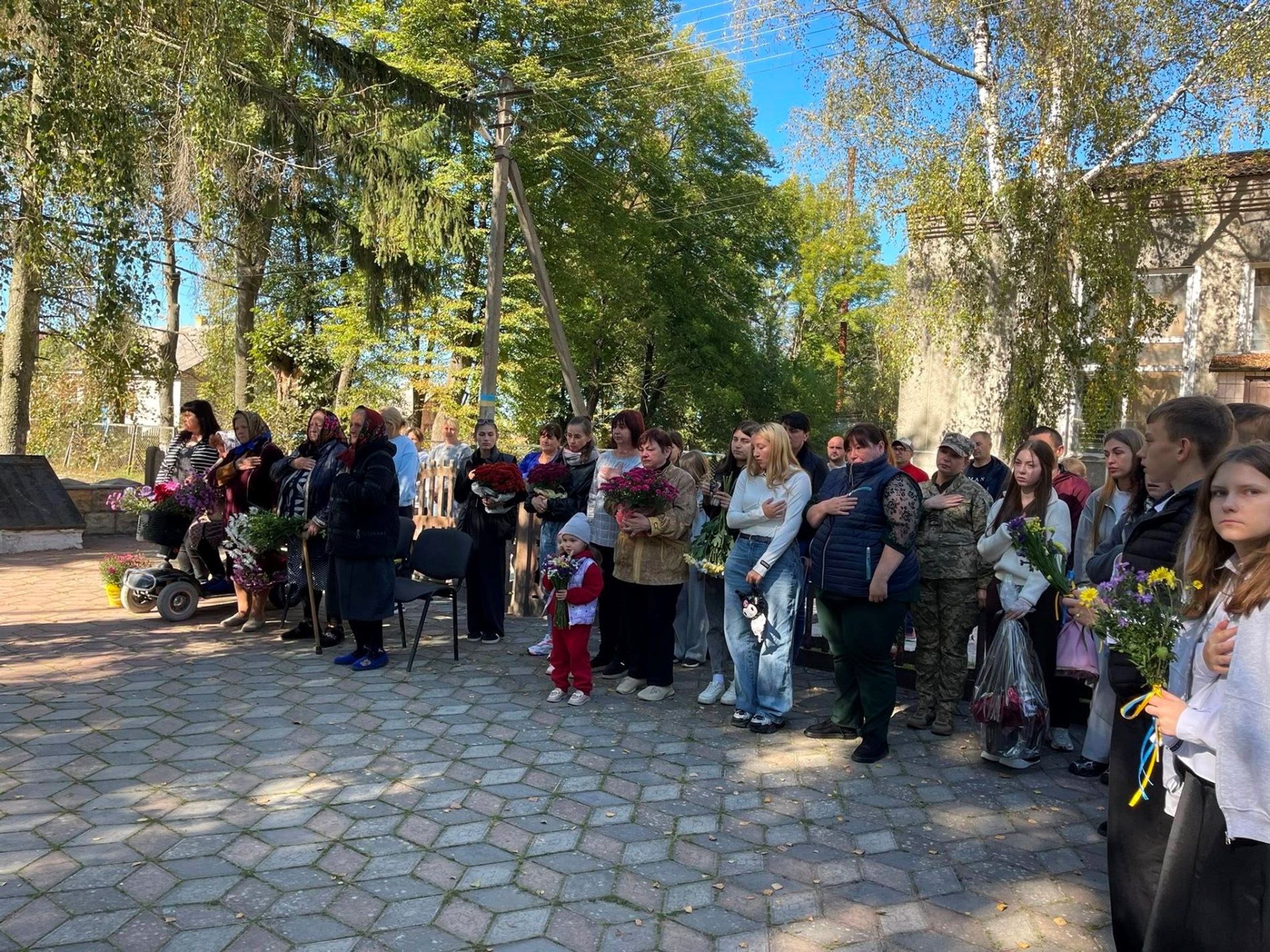 В Суслах та Івашківці на Алеях Слави Героїв додали банери з портретами загиблих воїнів