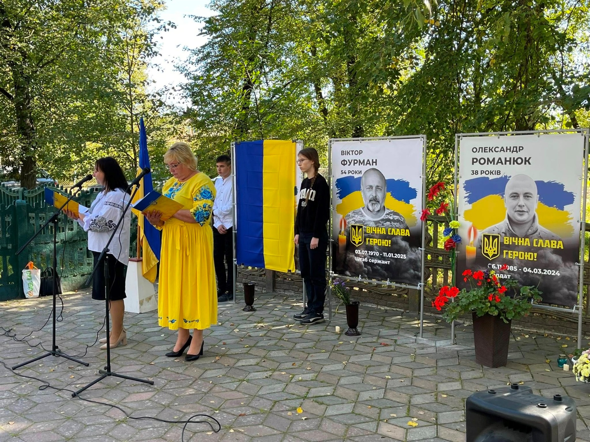 В Суслах та Івашківці на Алеях Слави Героїв додали банери з портретами загиблих воїнів