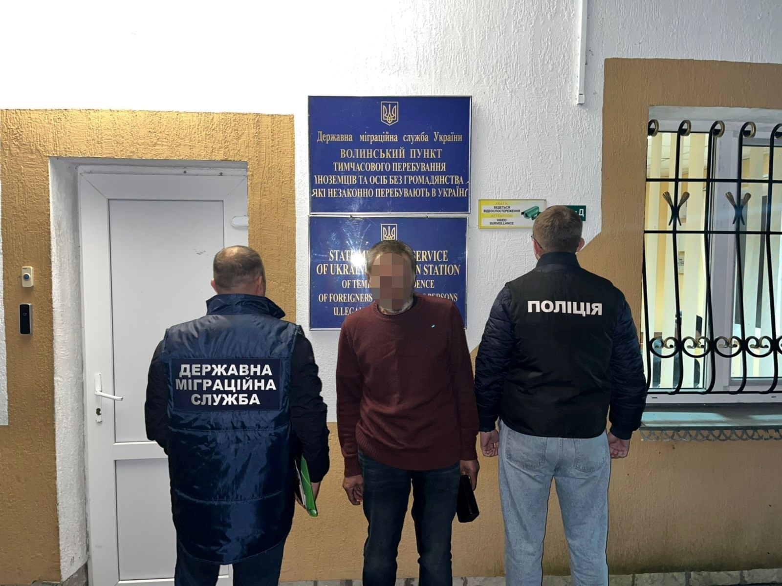 Працівники міграційної служби на Звягельщині примусово видворяють громадянина рф