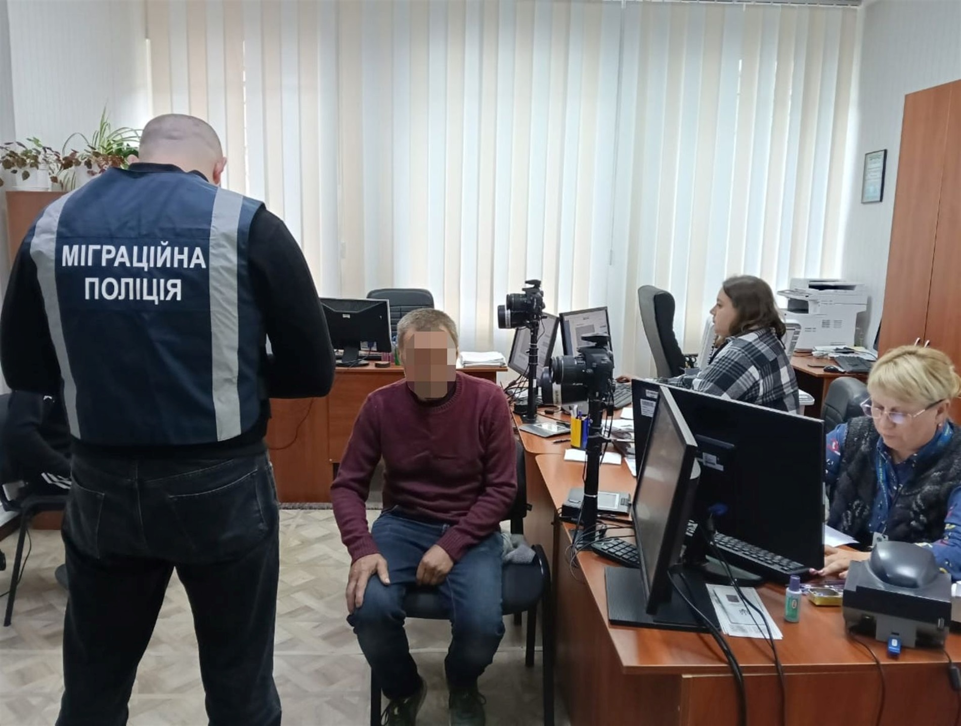Працівники міграційної служби на Звягельщині примусово видворяють громадянина рф
