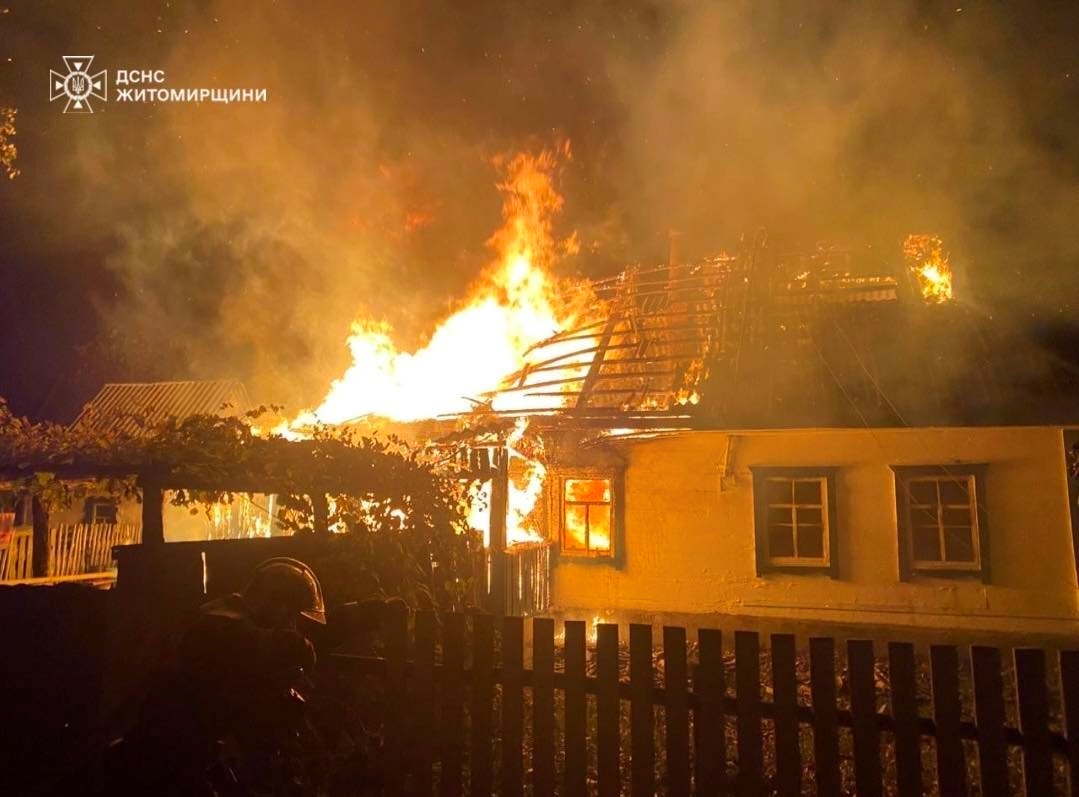 Тіла матері та сина виявили рятувальники під час пожежі в будинку на Житомирщині