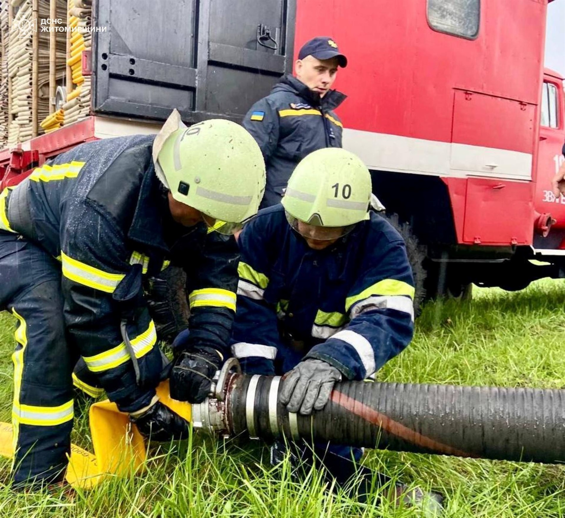 На Житомирщині тренувалися ліквідовувати пожежу із розливом нафтопродуктів внаслідок ракетного удару