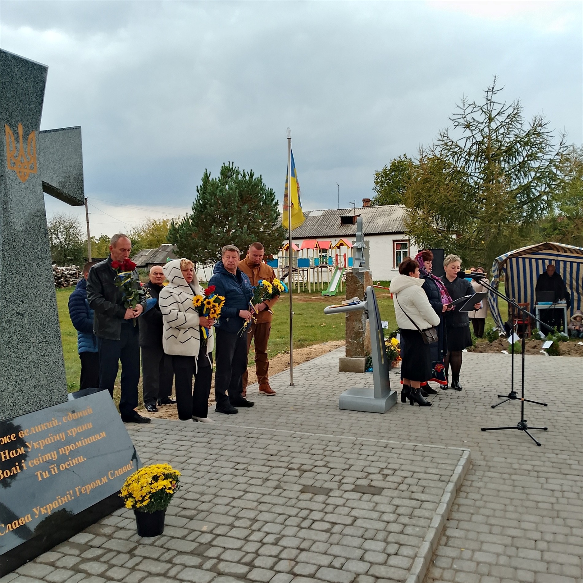 На Звягельщині відкрили Алею Слави Героїв на честь загиблих захисників України