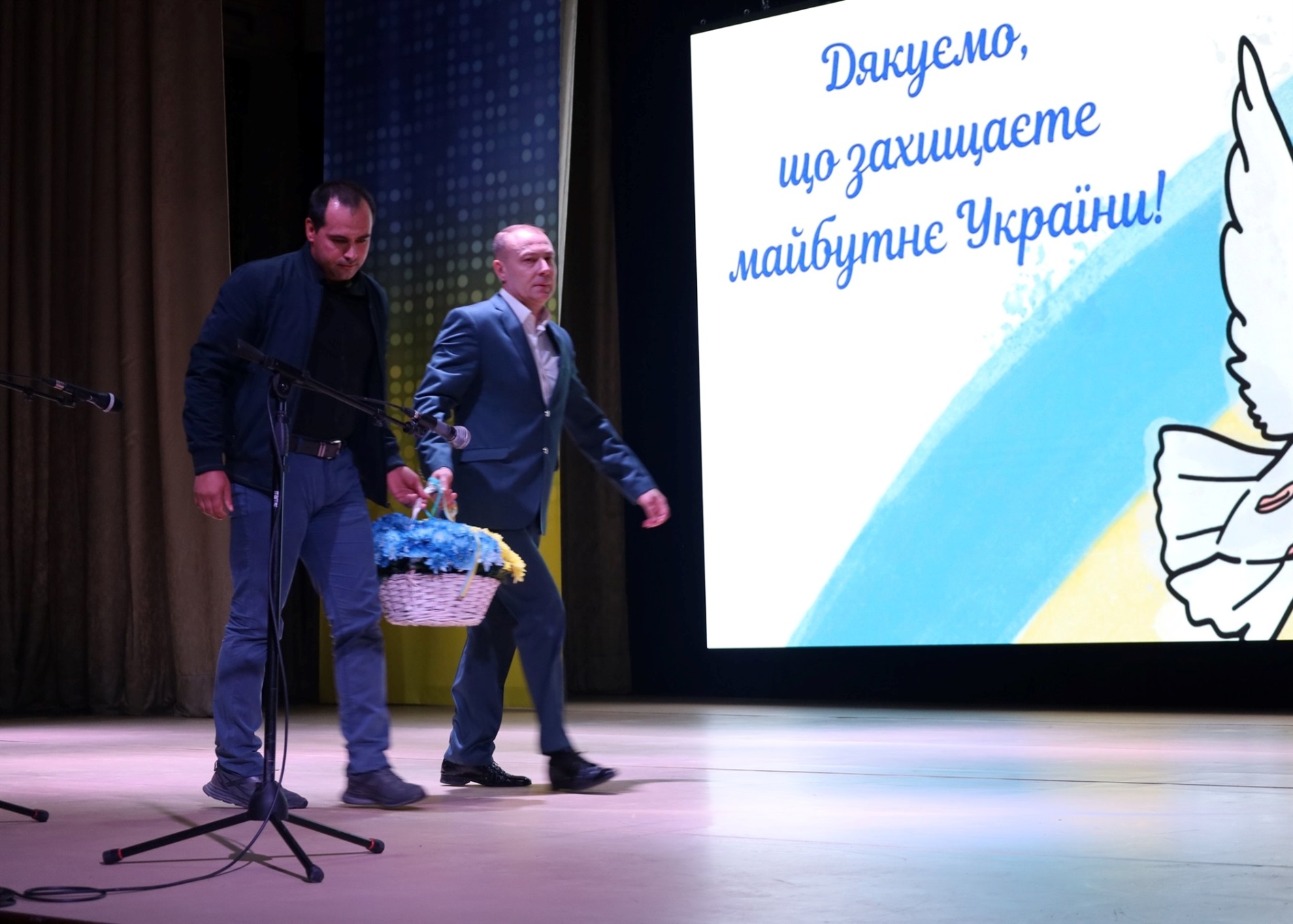 У Звягелі урочисто відсвяткували День працівників освіти: хто отримав відзнаки