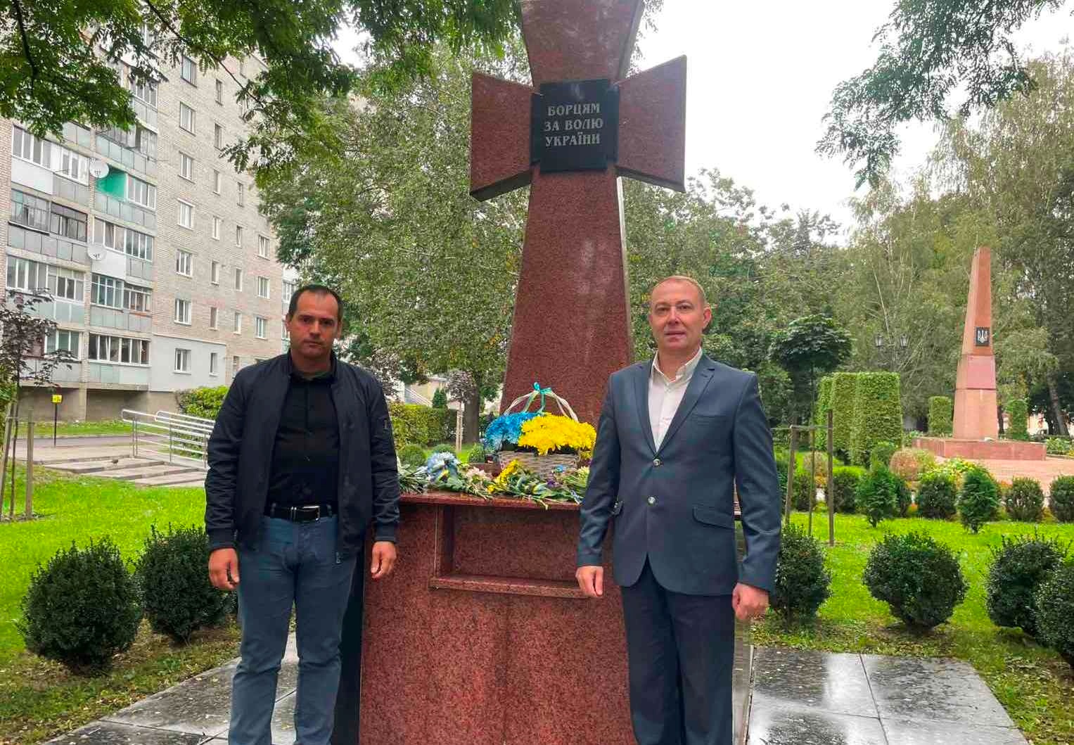 У Звягелі урочисто відсвяткували День працівників освіти: хто отримав відзнаки