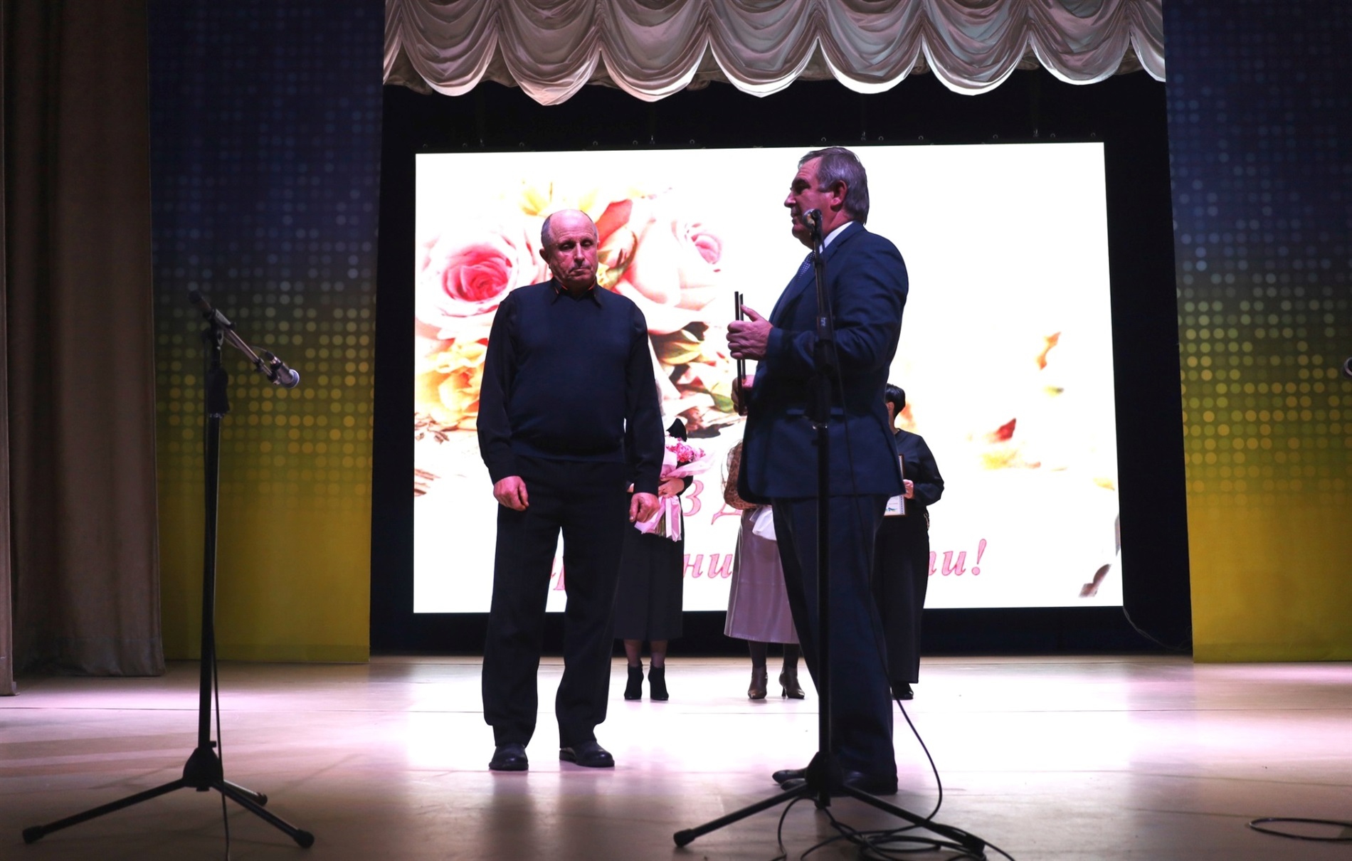У Звягелі урочисто відсвяткували День працівників освіти: хто отримав відзнаки