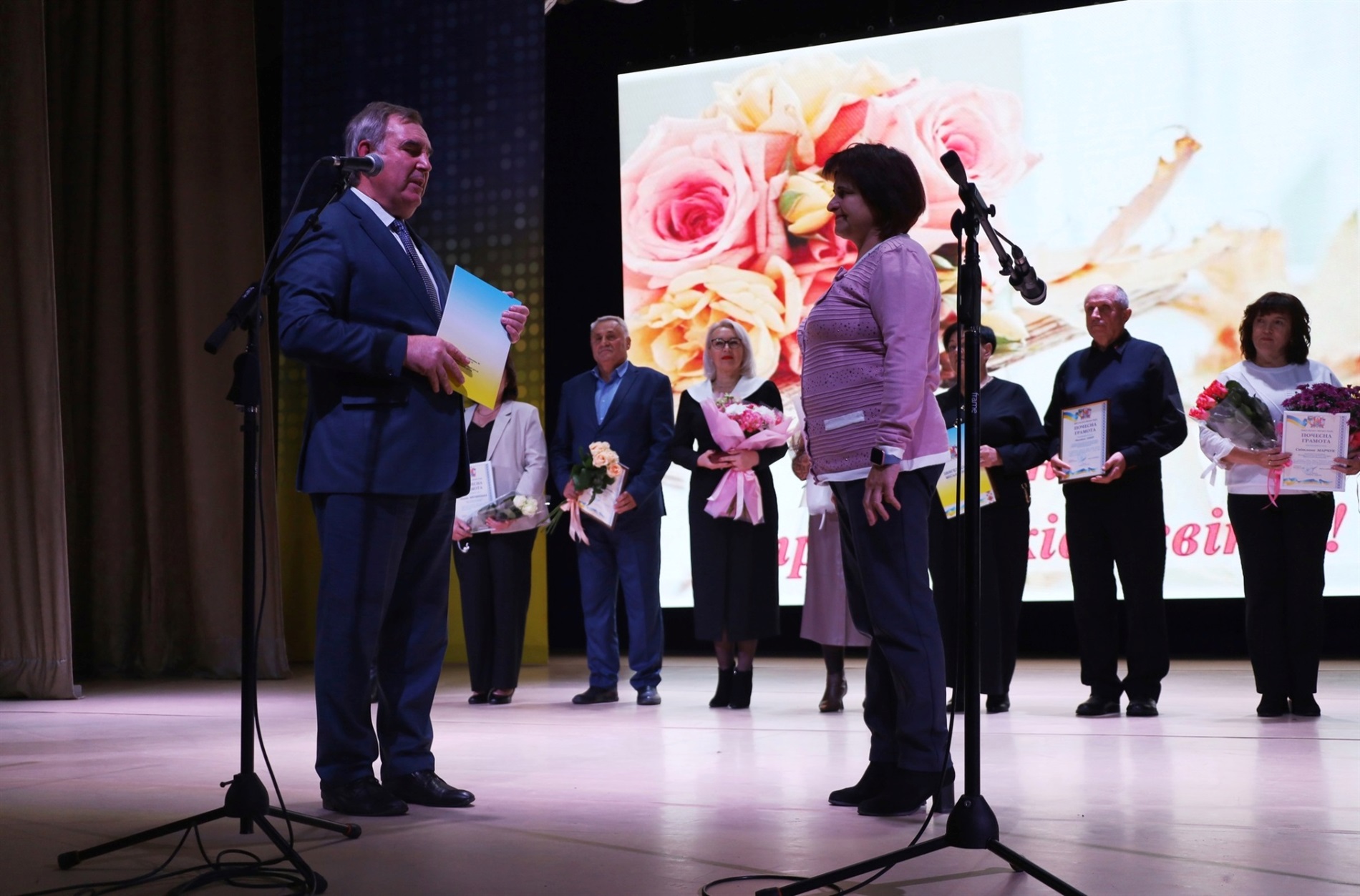 У Звягелі урочисто відсвяткували День працівників освіти: хто отримав відзнаки