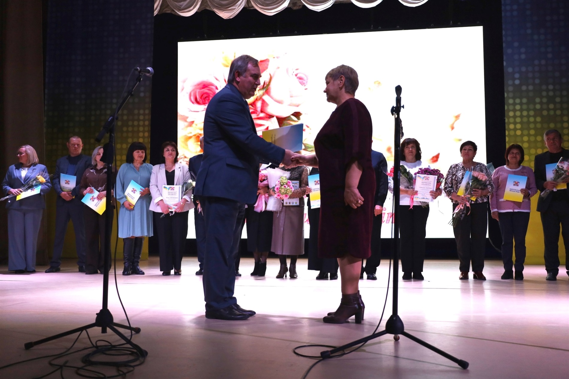 У Звягелі урочисто відсвяткували День працівників освіти: хто отримав відзнаки