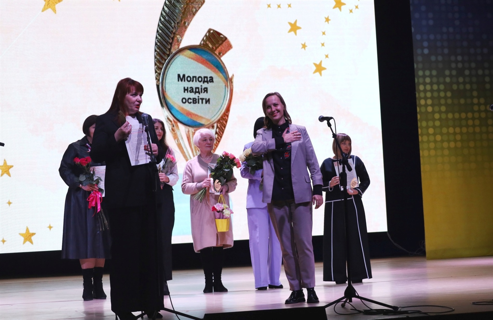 У Звягелі урочисто відсвяткували День працівників освіти: хто отримав відзнаки