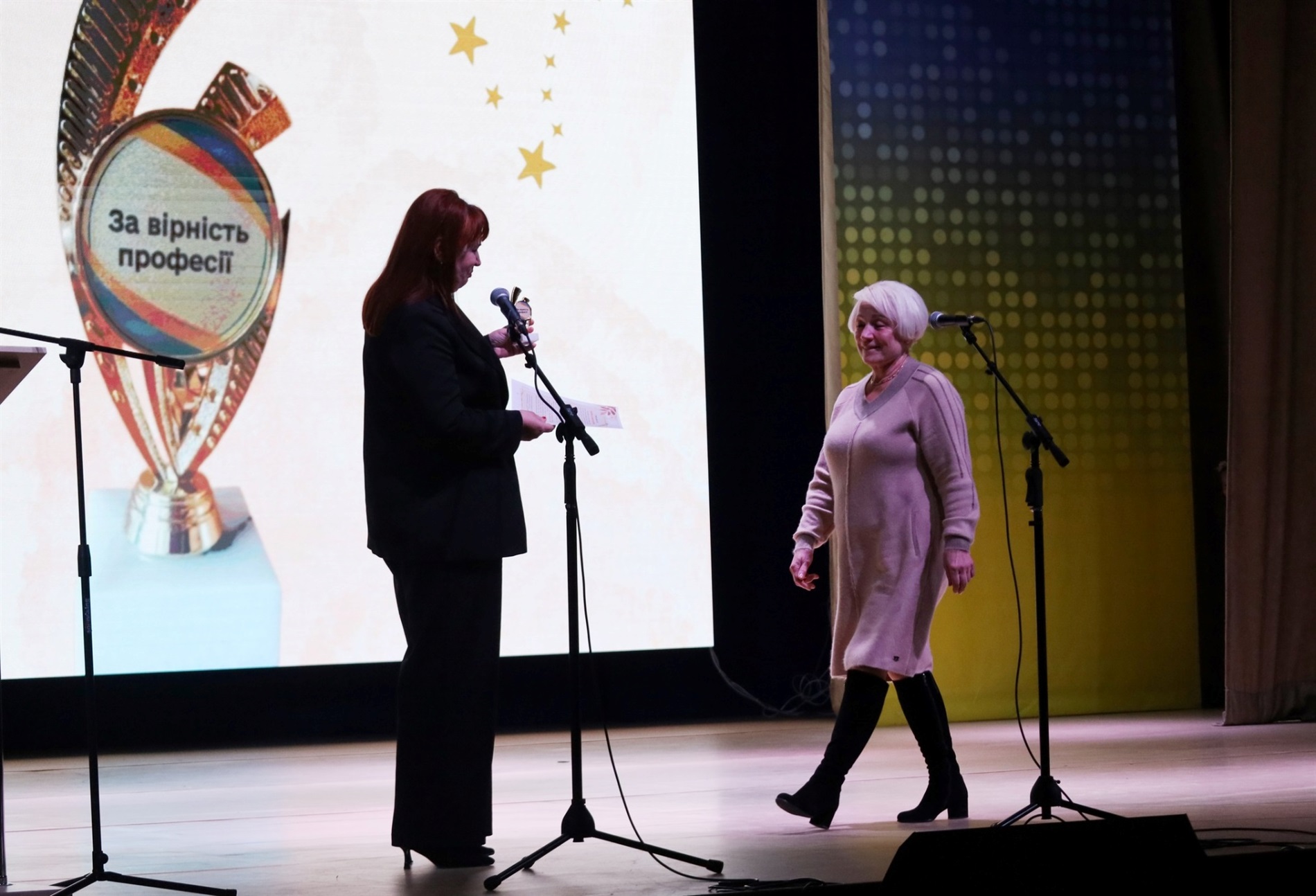 У Звягелі урочисто відсвяткували День працівників освіти: хто отримав відзнаки