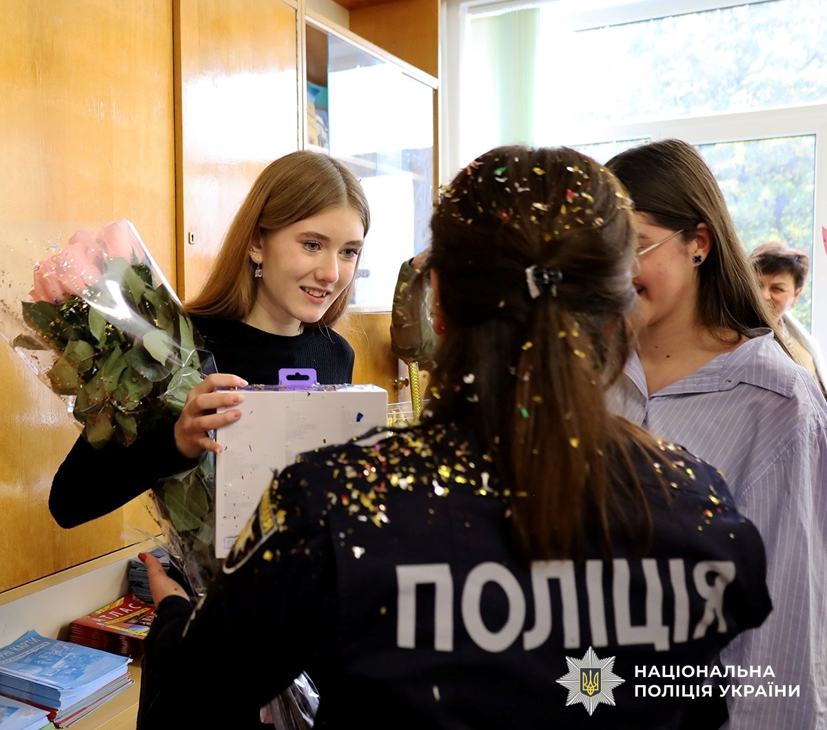 День народження без мами: на Житомирщині поліцейські підтримали доньку загиблої бойової медикині