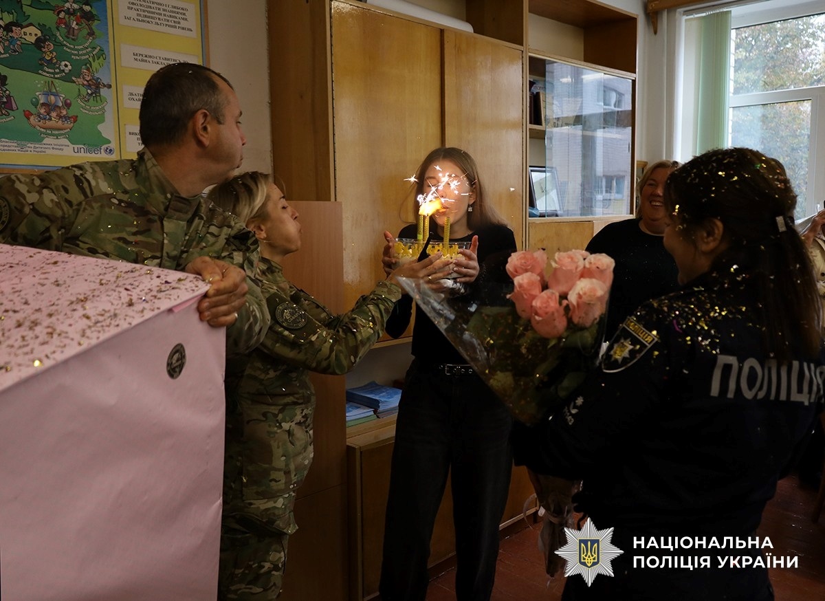 День народження без мами: на Житомирщині поліцейські підтримали доньку загиблої бойової медикині