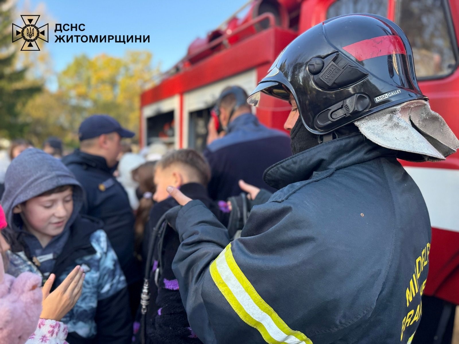 На Звягельщині діти навчалися гасити пожежі та дізналися про протимінну безпеку