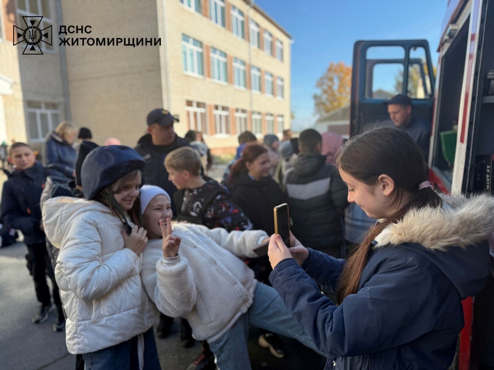 На Звягельщині діти навчалися гасити пожежі та дізналися про протимінну безпеку