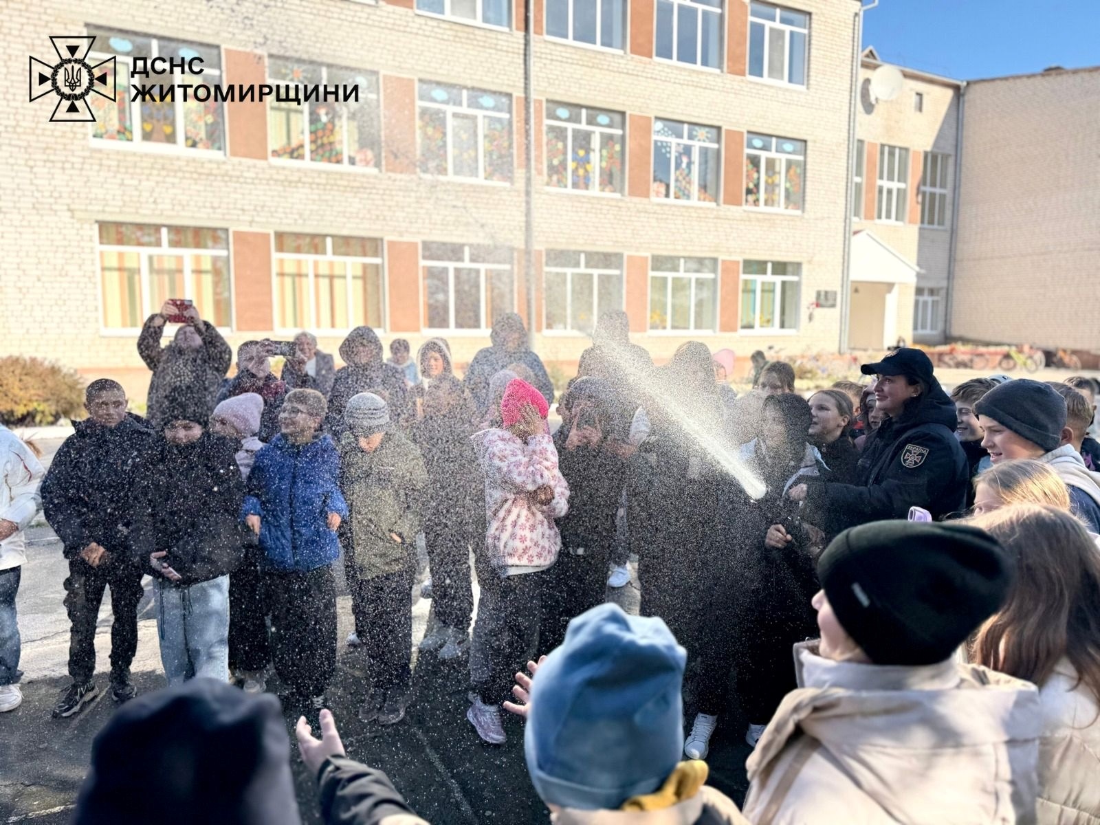 На Звягельщині діти навчалися гасити пожежі та дізналися про протимінну безпеку