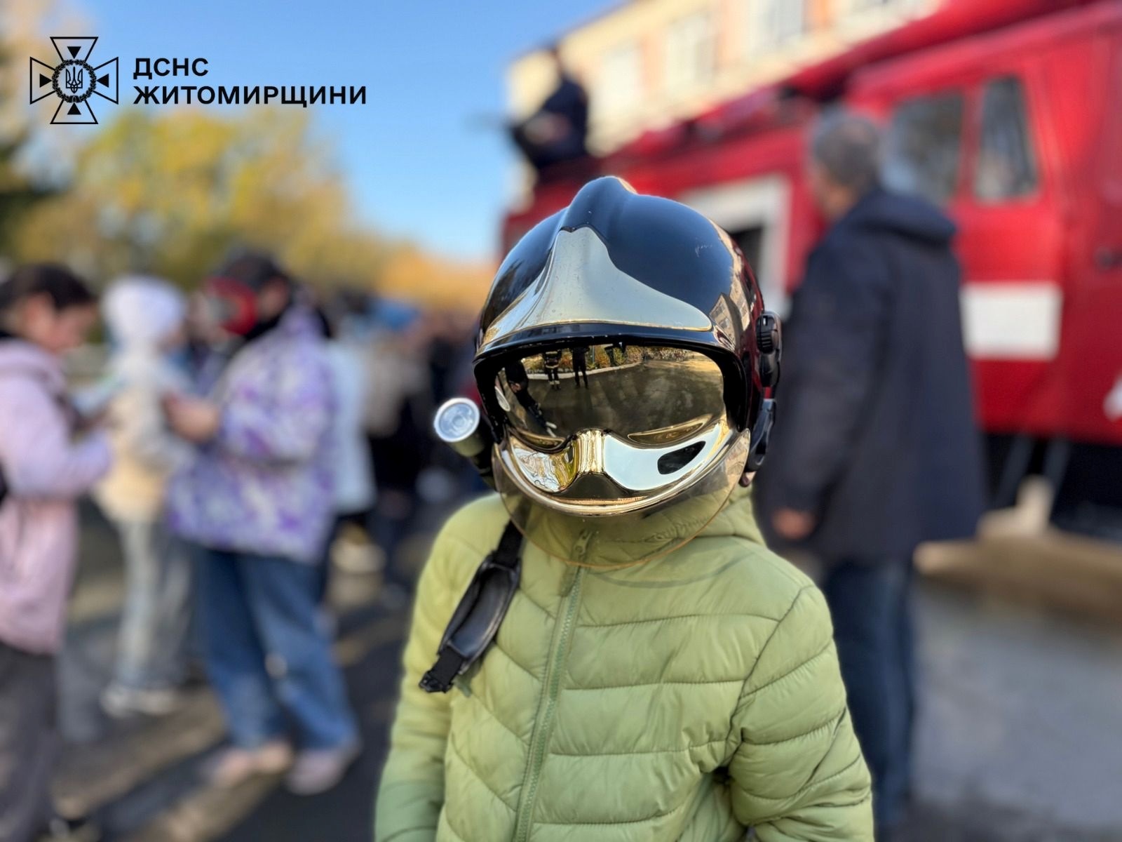 На Звягельщині діти навчалися гасити пожежі та дізналися про протимінну безпеку