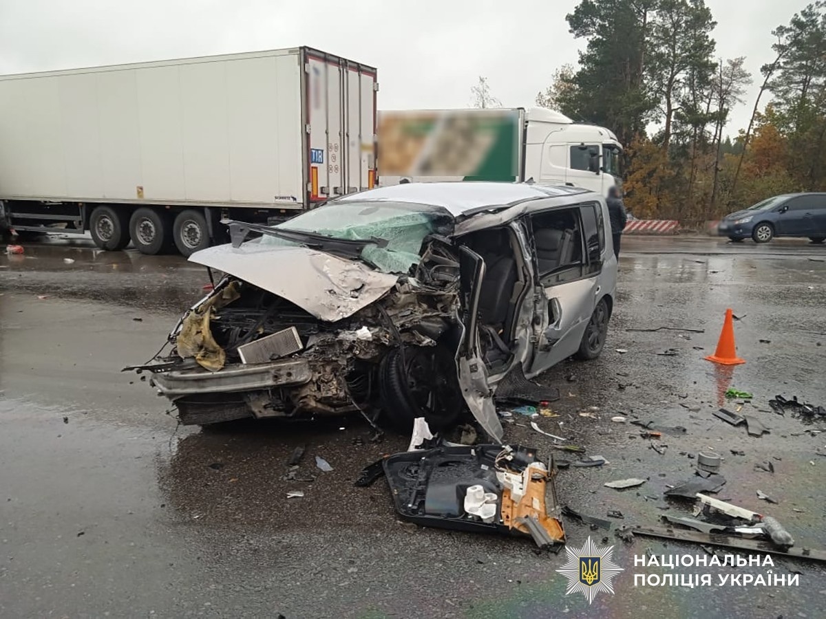Жителя Звягельщини госпіталізували внаслідок ДТП за участі п’яти автівок