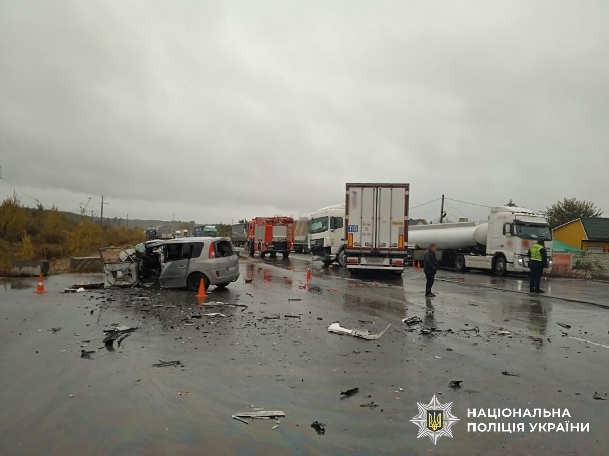 Жителя Звягельщини госпіталізували внаслідок ДТП за участі п’яти автівок