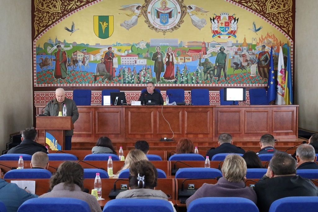 Виконком Звягеля: фінплан стоматполіклініки, укриття гімназії № 9 та програма для ВПО