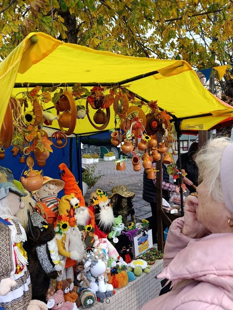 У Звягелі зібрали 17,5 тисяч гривень на дрони на осінньому ярмарку