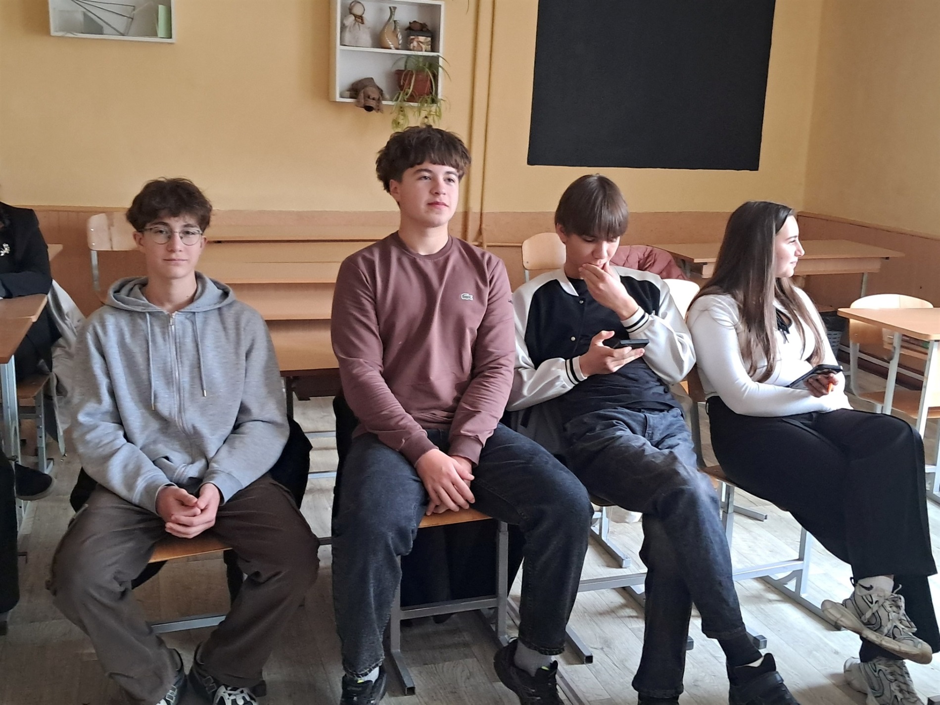 Дебати у Гімназії №5: чи потрібні телефони та форма у школі?