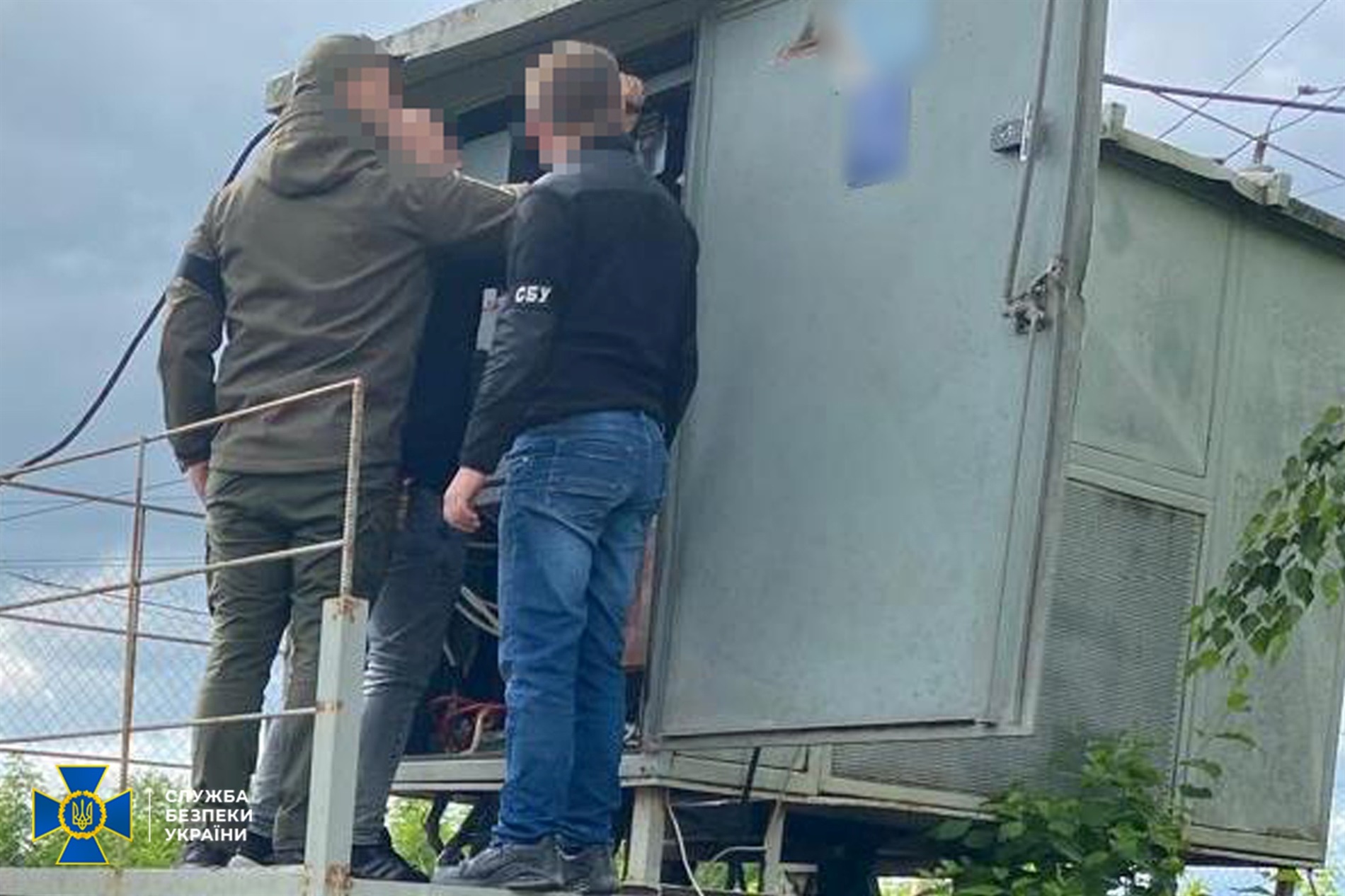 Підпільна криптоферма на Житомирщині в умовах дефіциту електрики крала електроенергію
