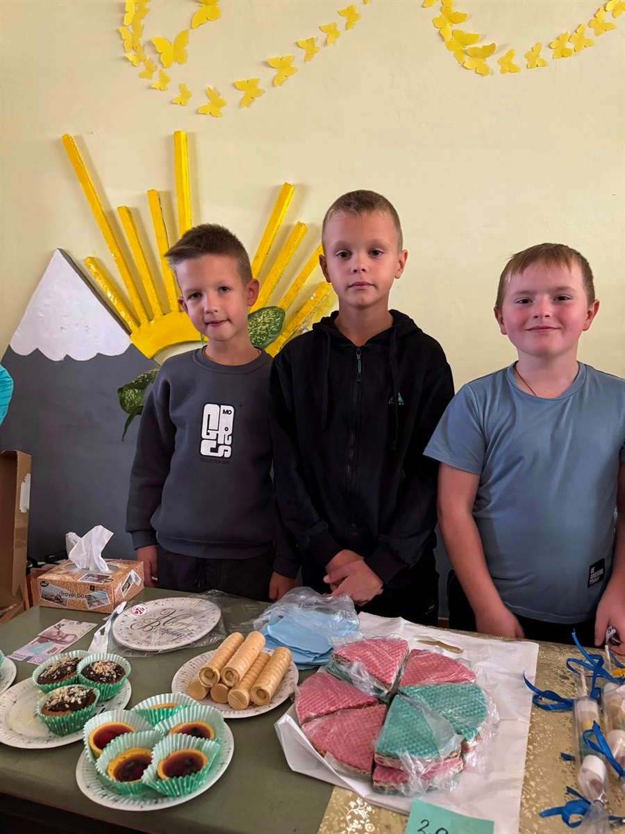 Учні ліцею на Звягельщині зібрали 116 тисяч гривень на благодійного ярмарку для ЗСУ
