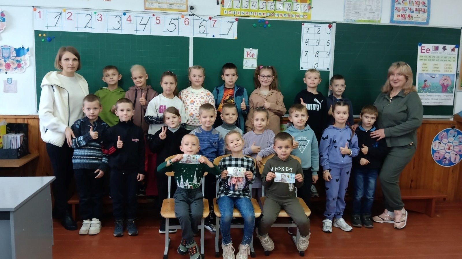 Учні ліцею на Звягельщині зібрали 116 тисяч гривень на благодійного ярмарку для ЗСУ