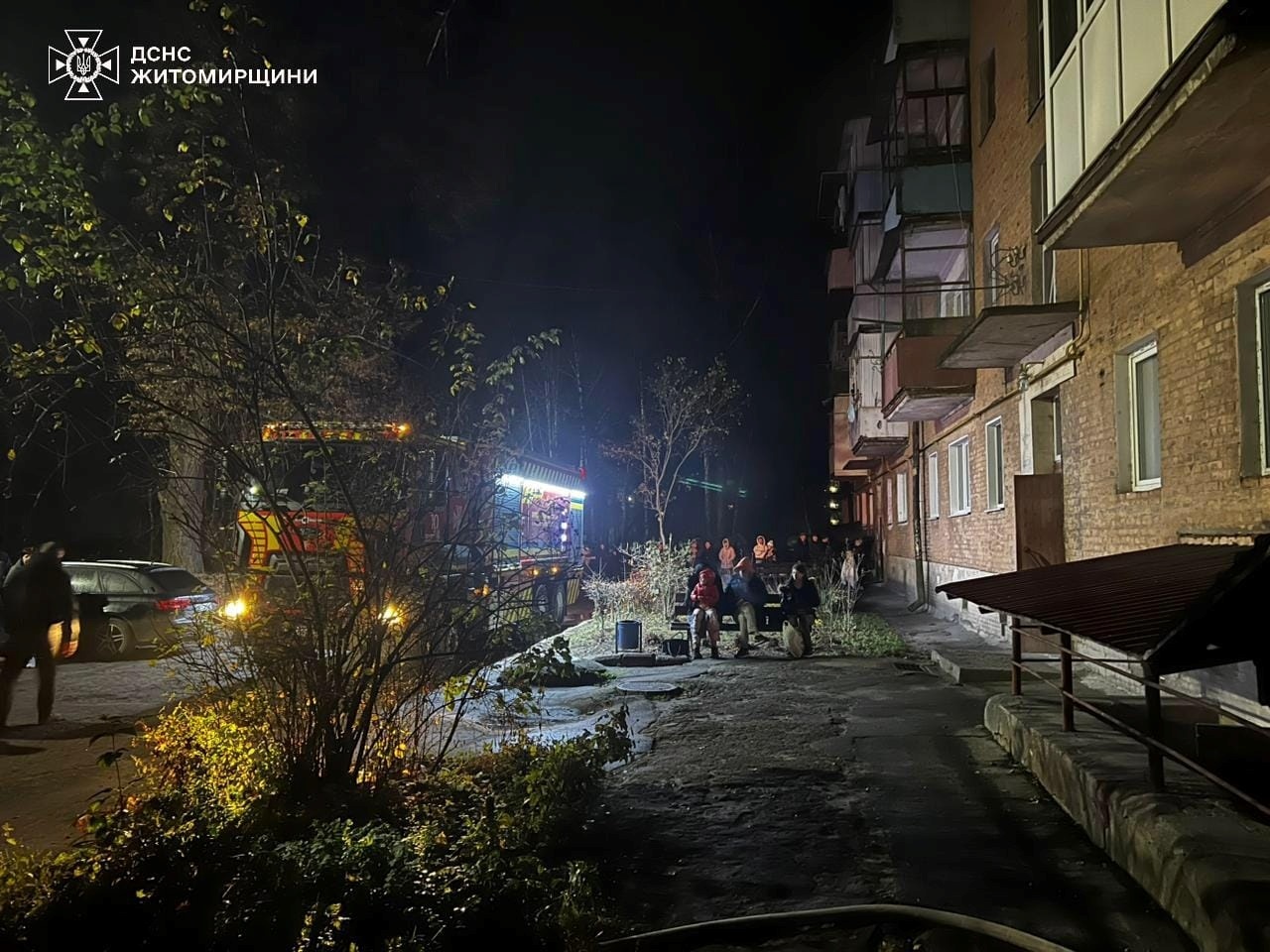 Пожежа в багатоповерхівці Звягеля: рятувальники евакуювали мешканців через задимлення